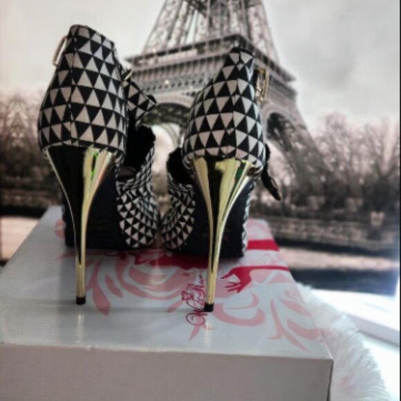 Heels - Picture 5 of 5